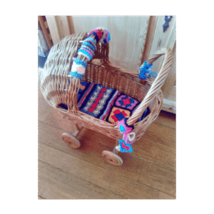 .Rieten poppen-/poezenwagentje S/M