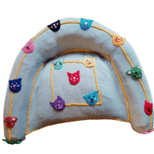 .Mand lichtgrijs met gekleurde 'Kattenkopjes'