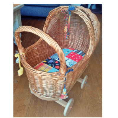 .Rieten poppen-/poezenwagen M