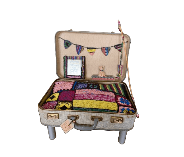 Koffermeubeltje vintage met gehaakt/gebreid kussen - Afbeelding 6