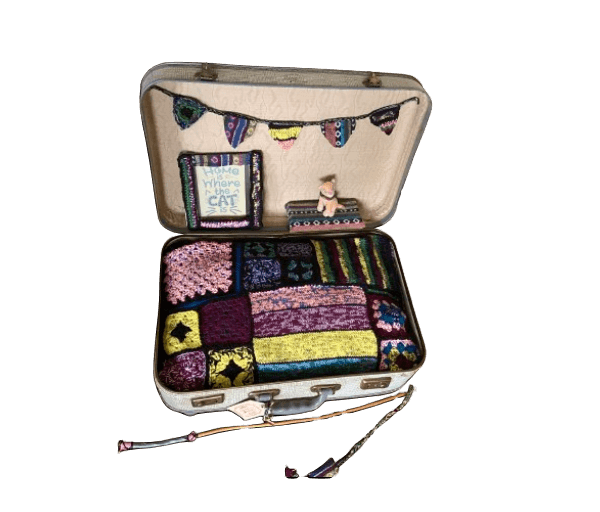 Koffermeubeltje vintage met gehaakt/gebreid kussen - Afbeelding 3