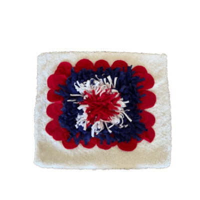 Snuffelmatkussen wit met rood-wit-blauw bloem