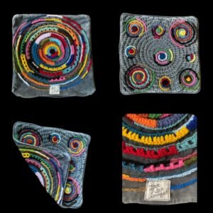 .Kleedje/kussenhoes grijs fluweel met gekleurde cirkels