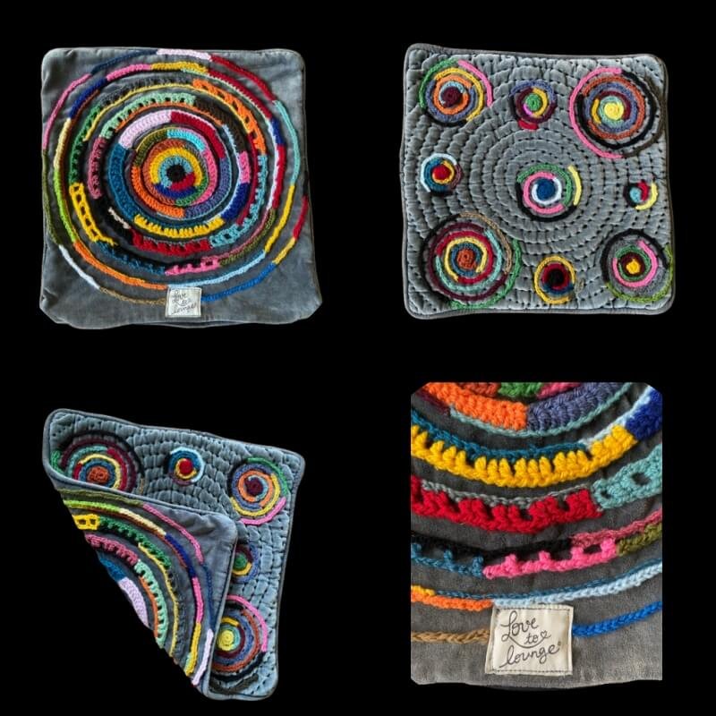 .Kleedje/kussenhoes grijs fluweel met gekleurde cirkels