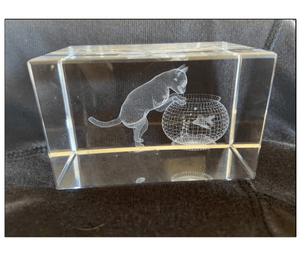 Kristal glasblok met kat en vissenkom